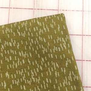 FAT QUARTER cut of Bear Camp - Dashes in Pine