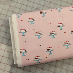 Strawberry Delight in Pink - Continuous yardage, sold by the half yard