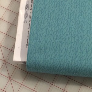FAT QUARTER coupe de Knit and Purl - Point tricot en bleu du Nil - Mélange de coton pour courtepointe