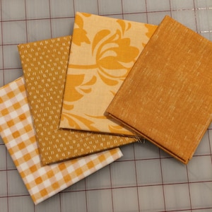 Set of 4 Yellow Blender Fat 8 cuts - Designer quilt weight cottons - #172