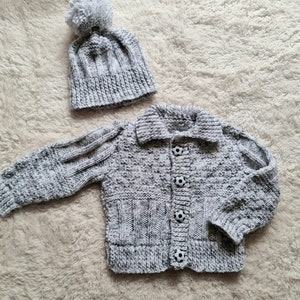 Pull bébé tricoté à la main, cardigan noir et blanc, bonnet bébé tricoté, bonnet bébé tricoté main, vêtements 3-6 mois image 1