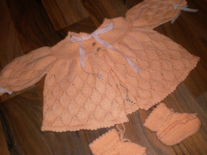 hand knitted baby girl matinee jacket cardigan /& booties set hand knit baby sweater set peach matinee jacket 0-3 month cardigan