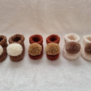 Baby pom pom booties, crochet baby booties, baby shoes, newborn, 0-3 month