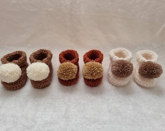 Baby pom pom booties, crochet baby booties, baby shoes, newborn, 0-3 month