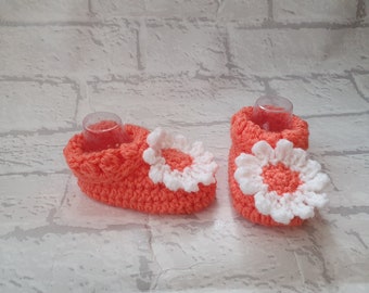 coral baby booties, crochet daisy shoes, coral baby shoes, newborn, 0-3 month