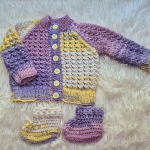 cardigan lavorato a mano, maglione lavorato a maglia, scarpine all&#39;uncinetto per neonati, abbigliamento da 0 a 3 mesi, regalo per neonati