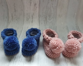 pink pom pom booties, crochet baby booties, blue baby shoes, newborn, 0-3 month