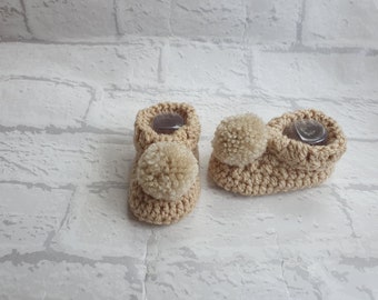 beige pom pom booties, crochet baby shoes, newborn, 0-3 month, 3-6 month booties