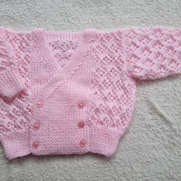 cardigan rose tricoté à la main, pull bébé fille, cardigan 6-12 mois