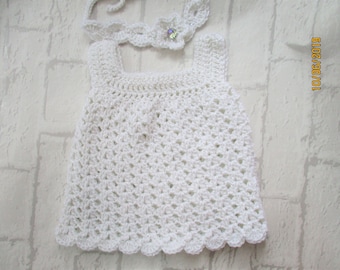 Gehäkeltes Newborn Kleid mit Stirnband: Funkelndes Weiß Baby Outfit