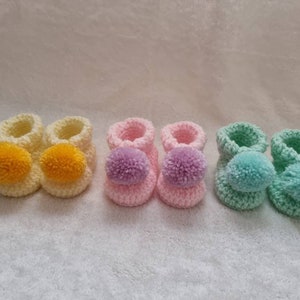 Green pompom booties, crochet baby booties, lemon pompom booties, pink booties, newborn, 0-3 month