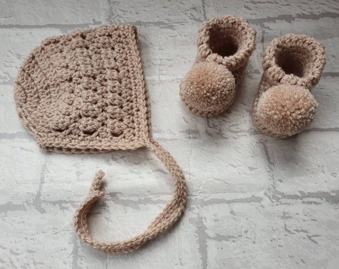 Crochet baby bonnet, pompom booties, beige baby bonnet, white set, lemon set newborn, 0-3 month, 3-6 month, 6-12 month