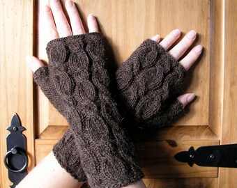 Alpaca fingerless gloves / wrist warmers brown
