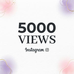 Peut inclure: Un graphique carré présentant le texte noir en gras 5000 VIEWS suivi du mot Instagram et d'une icône d'appareil photo. Le fond est blanc avec des taches douces de style aquarelle rose et violet aux coins avec des lignes dorées.