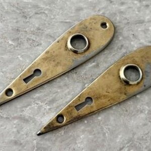 Vintage Steel Teardrop Door Knob Backplates Escutcheon Plates Skeleton Key