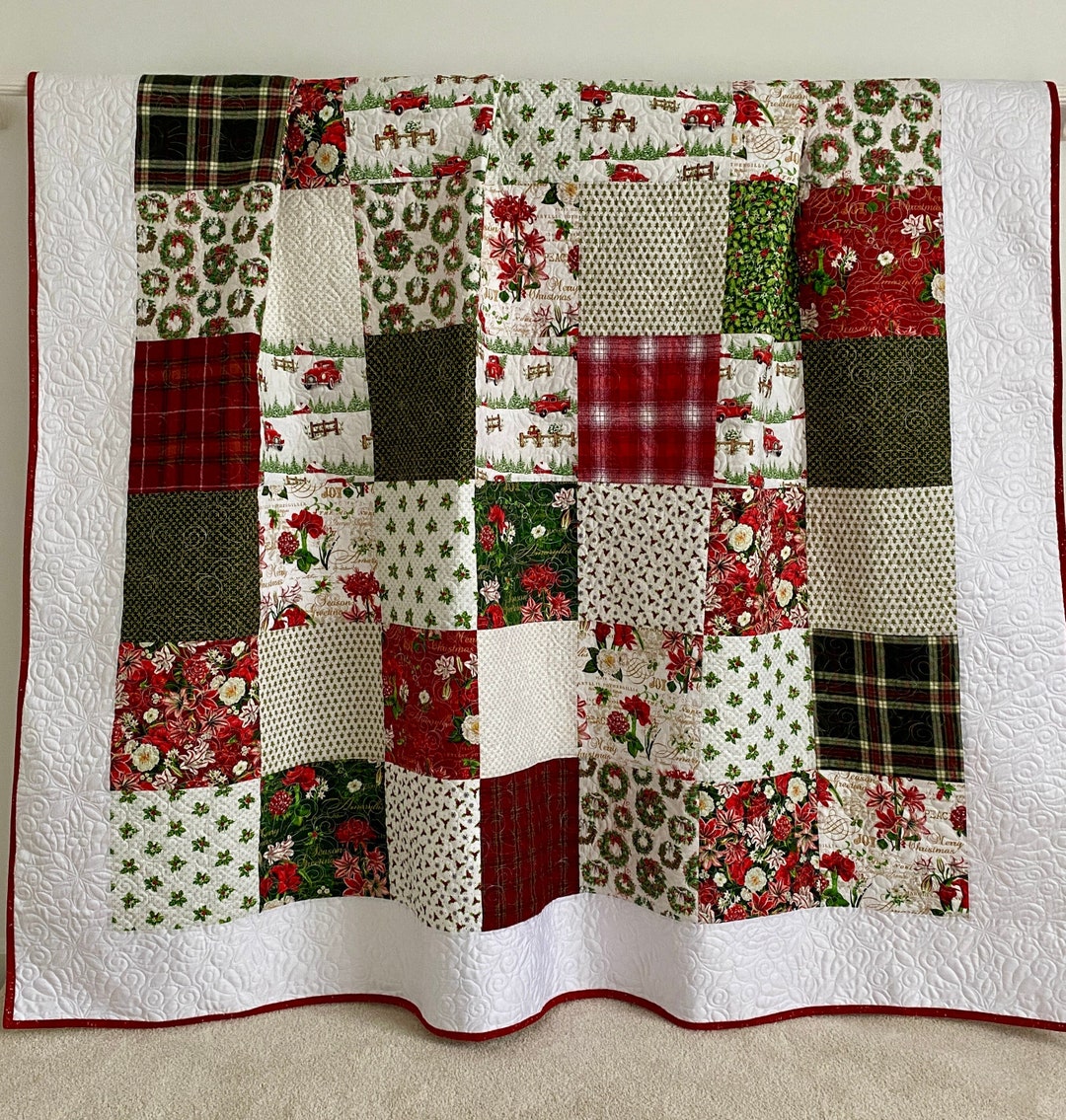 Christmas Patchwork Holiday Quilt Full / Queen Size Red Green White