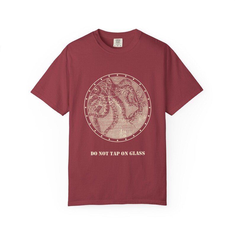 No golpear el cristal (camiseta), camiseta con ojo de buey de calamar gigante, cartel divertido para acuario, grabado de Julio Verne de 1870. imagen 12