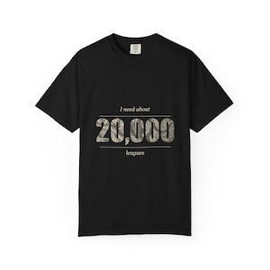 Camiseta "20.000 leguas de espacio personal", camiseta divertida para introvertidos por delante y por detrás, calamar gigante de Julio Verne imagen 2