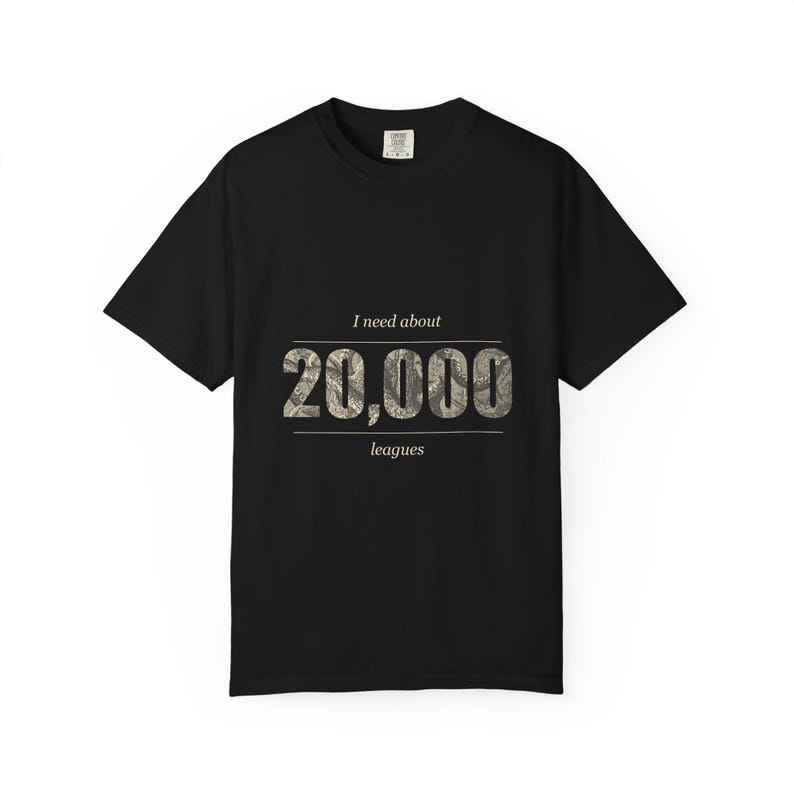 Camiseta "20.000 leguas de espacio personal", camiseta divertida para introvertidos por delante y por detrás, calamar gigante de Julio Verne imagen 2