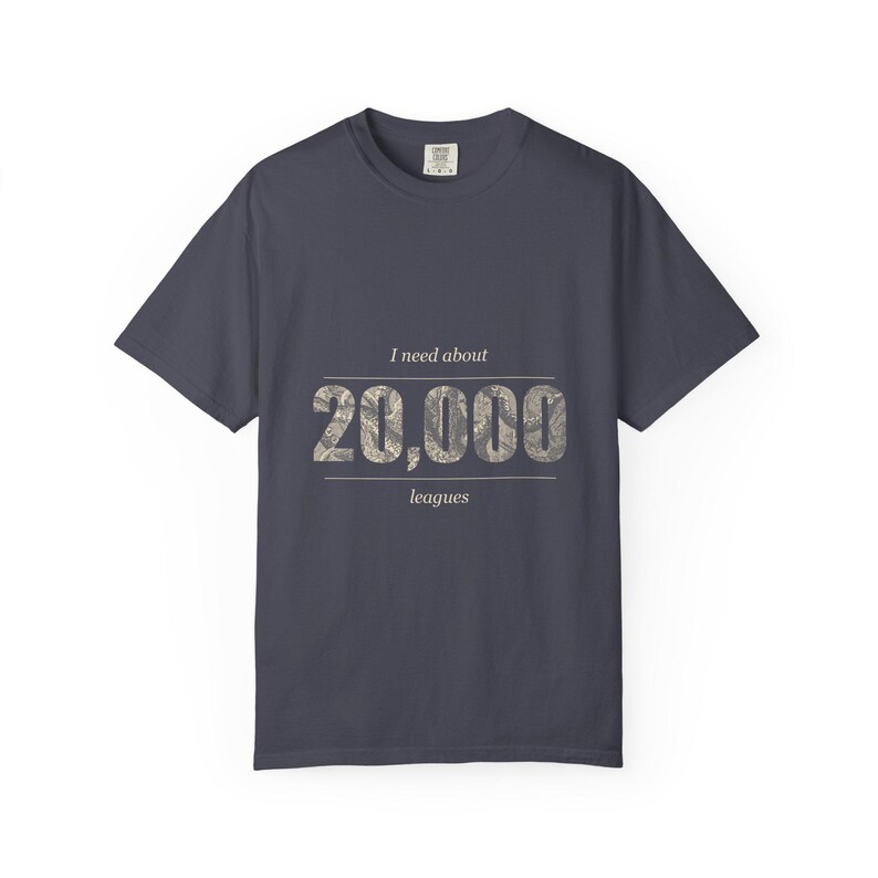 Camiseta "20.000 leguas de espacio personal", camiseta divertida para introvertidos por delante y por detrás, calamar gigante de Julio Verne imagen 18