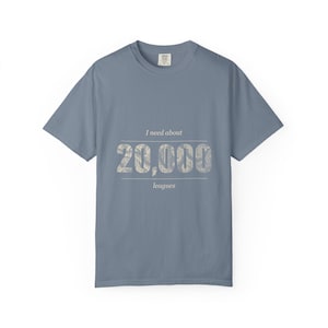 Camiseta "20.000 leguas de espacio personal", camiseta divertida para introvertidos por delante y por detrás, calamar gigante de Julio Verne imagen 13