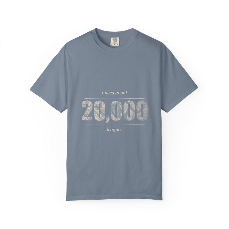 Camiseta "20.000 leguas de espacio personal", camiseta divertida para introvertidos por delante y por detrás, calamar gigante de Julio Verne imagen 13
