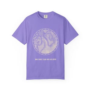 No golpear el cristal (camiseta), camiseta con ojo de buey de calamar gigante, cartel divertido para acuario, grabado de Julio Verne de 1870. imagen 10