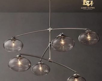 Kroonluchter uit het midden van de 20e eeuw, messing Sputnik-model, glazen armatuur, plafondlamp met 6 lampen.