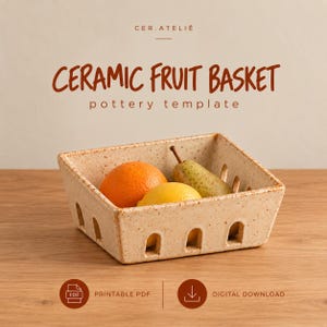 Può includere: Un cesto per frutta rettangolare in ceramica con finitura beige maculata e aperture ad arco sui lati. Il cesto contiene un'arancia, un limone e una pera. Il testo recita CER.ATELIÉ, CERAMIC FRUIT BASKET, pottery template, PRINTABLE PDF, DIGITAL DOWNLOAD.
