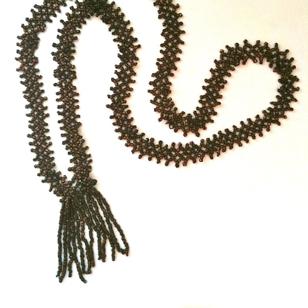 Collier clapet Art Déco tissé de perles, Sautoir, bronze, années 1920