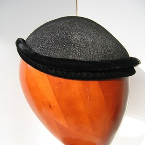 Elegant 50s Black Cocktail Cap/Hat, Straw with Velvet. Great Condition. image 4