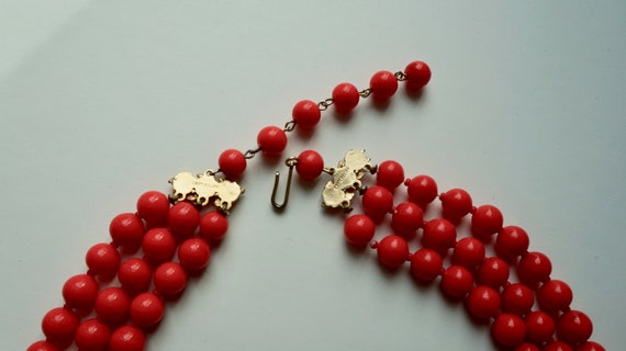 FAB Vintage Castlecliff 3 Strand Necklace of Red … - image 4