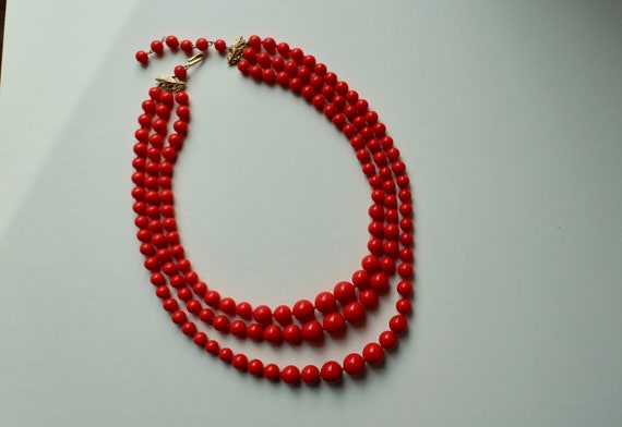 FAB Vintage Castlecliff 3 Strand Necklace of Red … - image 5