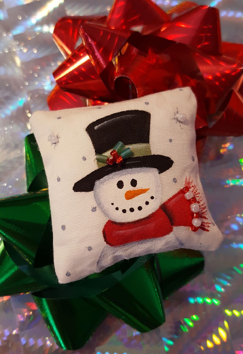 Dollhouse Miniature Pillow-Top Hat Snowman image 1