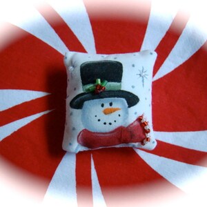 Dollhouse Miniature Pillow-Top Hat Snowman image 5