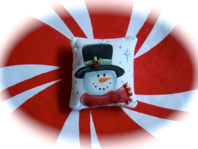 Dollhouse Miniature Pillow-Top Hat Snowman image 5