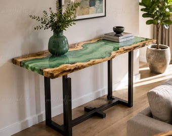 Live Edge epoxikonsol, smaragdgrön hartsflod, sidobord i massivt trä med soffa