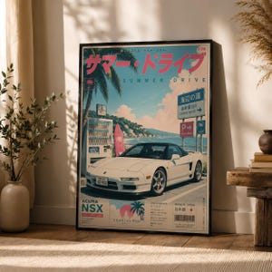 Peut inclure: Une affiche encadrée représentant une Acura NSX blanche garée près d'une route côtière avec un distributeur automatique, une planche de surf rose et des panneaux routiers japonais. Le texte inclut "SUMMER DRIVE", "ACURA NSX" et "COASTAL RUN".