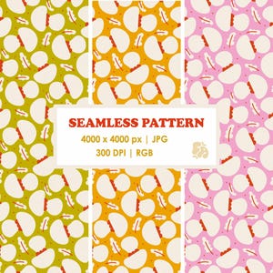 Pode incluir: Um padrão digital sem costuras com formas de cogumelos brancos com lamelas vermelhas sobre fundos verde-azeitona, laranja e rosa. Um retângulo branco central contém o texto: SEAMLESS PATTERN, 4000 x 4000 px | JPG, 300 DPI | RGB.