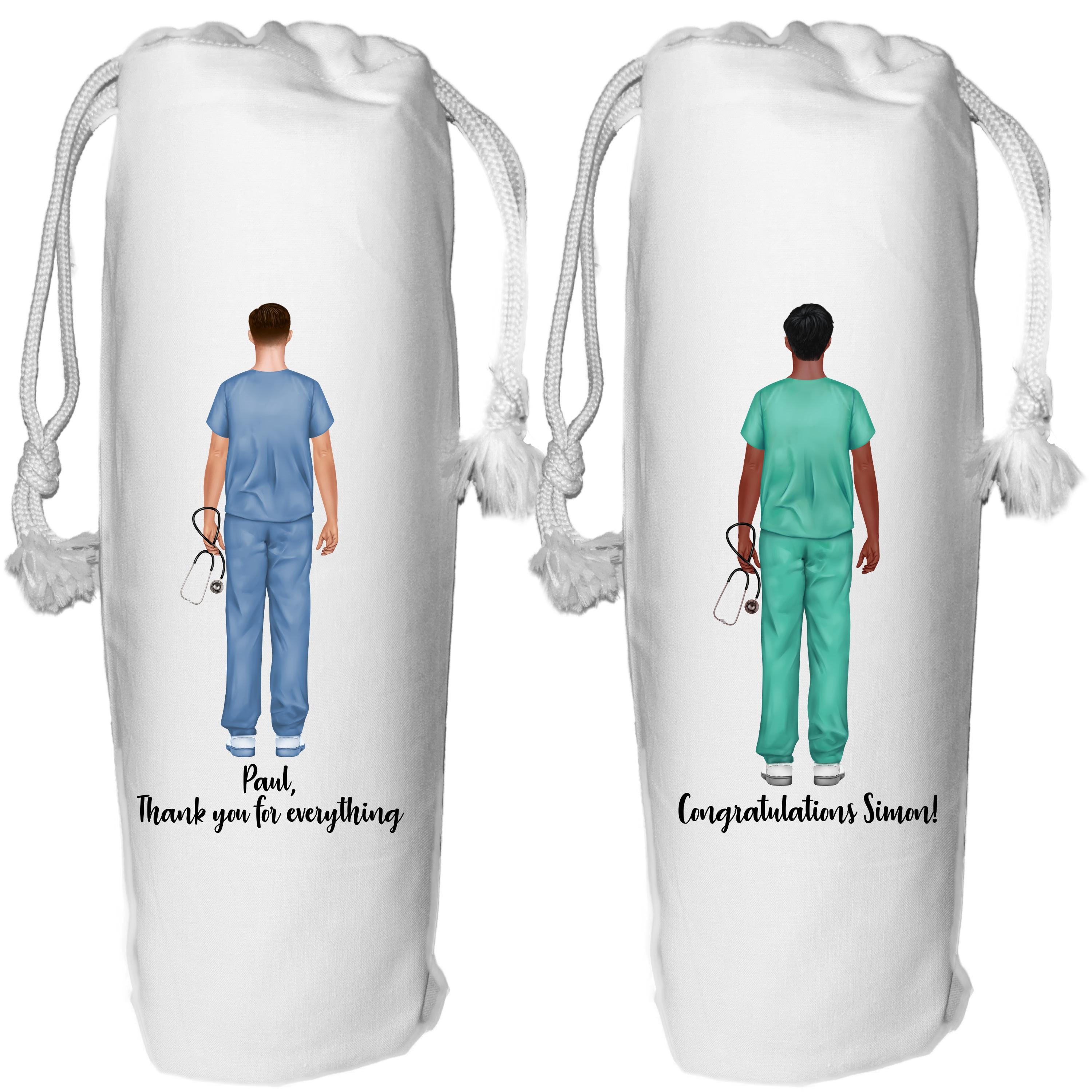 Krankenschwester-Geschenkset – Inkl. Weinflaschen-Überzug, Peelingflasche & Medizinischem Mini-Zubehör