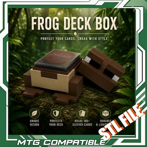 Puede incluir: Una caja para barajas de cartas con forma de rana en color marrón y beige, con un mazo de cartas encima. La caja presenta una cabeza y un cuerpo de rana estilizados y geométricos. El texto en la imagen dice FROG DECK BOX, STL FILE y más.