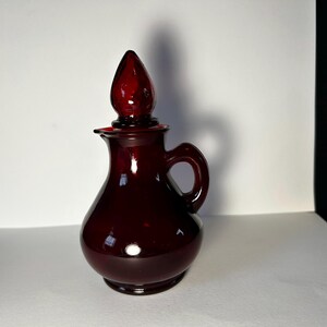 Vintage 1970s Avon Strawberry Bath Foam Ruby Red Glass Cruet Pitcher Decanter, Cape Cod Style Glass Jug with Strawberry Shaped Stopper