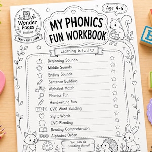 Könnte beinhalten: Ein weißes Arbeitsheft mit dem Titel My Phonics Fun Workbook und schwarzen Strichzeichnungen von einem Eichhörnchen, Fuchs, Hasen und Igel. Die Seite listet pädagogische Aktivitäten wie Anfangslaute, Wortbildung und Leseverständnis auf.