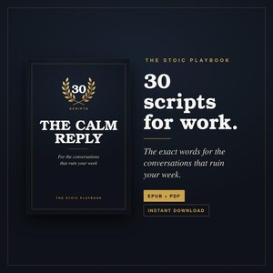 Può includere: Una copertina di libro digitale blu scuro intitolata The Calm Reply con un'icona di corona d'alloro dorata sopra il testo. A destra, il testo recita 30 scripts for work, The exact words for the conversations that ruin your week, EPUB + PDF e INSTANT DOWNLOAD.