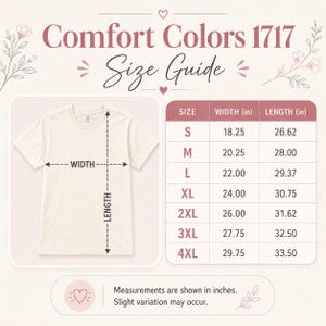 以下が含まれることがあります： Comfort Colors 1717のサイズガイド。クリーム色のTシャツに幅と長さを示す矢印が描かれています。表にはSから4XLまでのサイズとインチ単位の寸法が記載されています。測定値はインチで表示されており、多少の誤差が生じる可能性があるとの記載があります。