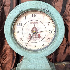 PSI London Table & Shelf Clock Round Green/Black Analog Battery Old Look