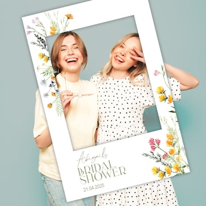 Cornice per personalizzare le fotografie della tua festa di addio al nubilato con fiori selvatici, testo editabile