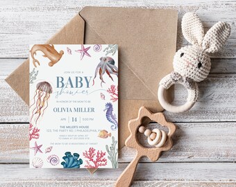 Könnte beinhalten: Eine Babyparty-Einladung mit einer Aquarell-Illustration von Meerestieren, darunter eine Qualle, ein Seestern, ein Seepferdchen und ein Oktopus. Die Einladung ist für Olivia Miller und enthält Datum, Uhrzeit und Ort der Party. Der Text auf der Einladung lautet: "Schließen Sie sich uns zu einer Babyparty zu Ehren der werdenden Mutter Olivia Miller an. 14. April | 17:00 Uhr Das Haus der Millers 123, The Party Rd. | Philadelphia, PA Bitte melden Sie sich bis zum 1. April bei Emma unter 333 6655 678 an. Die werdende Mutter ist bei Target registriert."