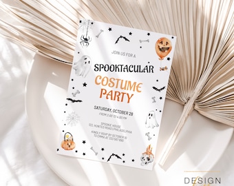 Puede incluir: Una tarjeta de invitación blanca con texto negro y naranja para una fiesta de disfraces Spooktacular el sábado 28 de octubre de 2:00 PM a 4:00 PM en Spookie House, 123 Hunted Road, Filadelfia. Confirma tu asistencia antes del 10 de octubre a Emma al 333 567 890. La tarjeta está decorada con ilustraciones de temática de Halloween, incluyendo fantasmas, murciélagos, arañas y calabazas.