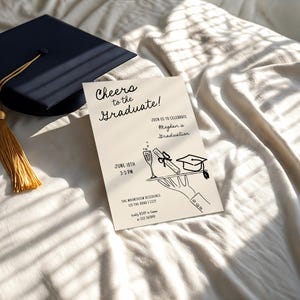 Divertente Invito festa di laurea disegnato a mano libera con cameriere, invito editabile, file template da stampare AA111